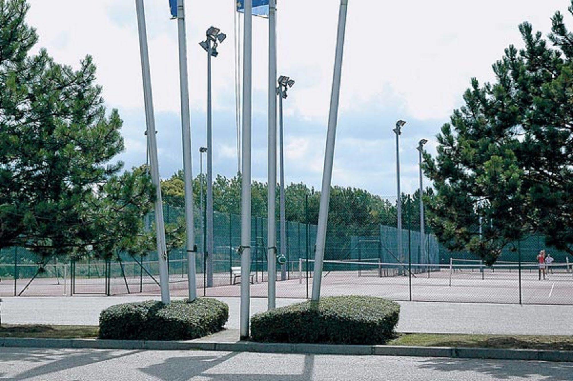 Amiraute Hotel Golf Deauville Touques Dış mekan fotoğraf