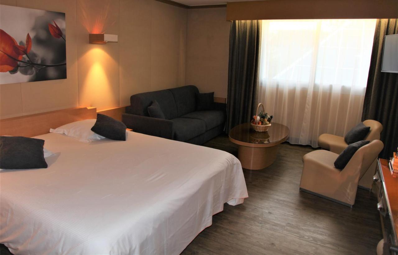 Amiraute Hotel Golf Deauville Touques Dış mekan fotoğraf