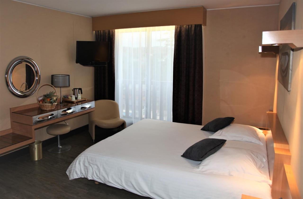 Amiraute Hotel Golf Deauville Touques Dış mekan fotoğraf